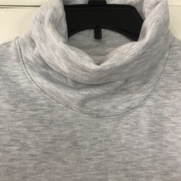 Nike sweatshirt never worn. Excellent condition - Picture 3 of 5